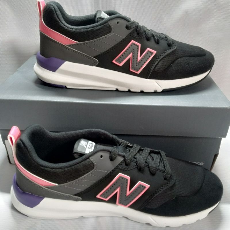 Sepatu New Balance Women Black