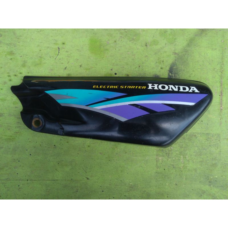 Cover Tutup Aki Body Tepong Box Tutup Aki Accu Sebelah Kiri Honda Astrea Grend Astrea Legenda 2 Ori