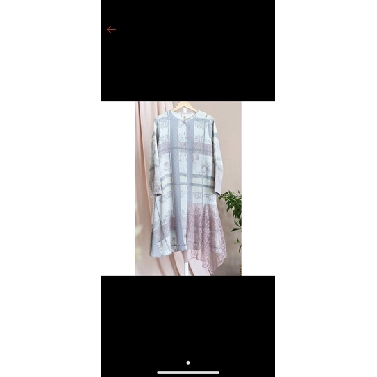 tesias tunik riamiranda