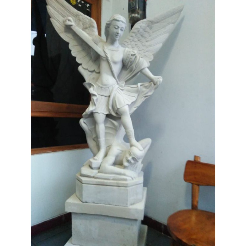 Patung malaikat menginjak iblis 150cm