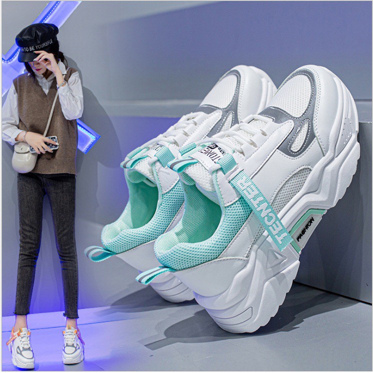 Sepatu sneakers wanita PREMIUM IMPORT dengan NEON LED nyala di waktu gelap 221