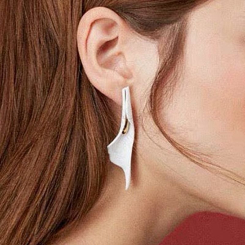 Anting Tusuk Gantung Desain Bunga Calla Lily Warna Putih Untuk Wanita