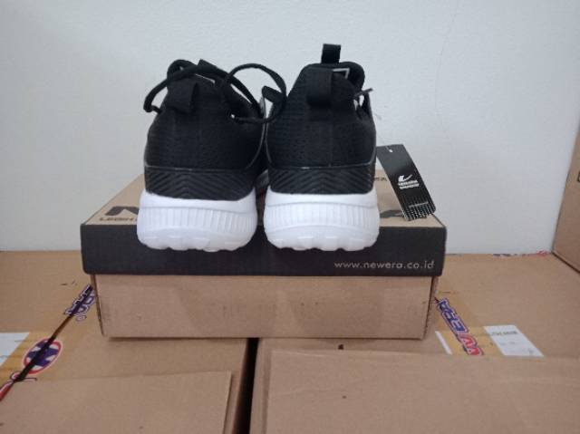 Sepatu New Era Original Casual Sekolah Sneakers Hitam Putih - Ferdi