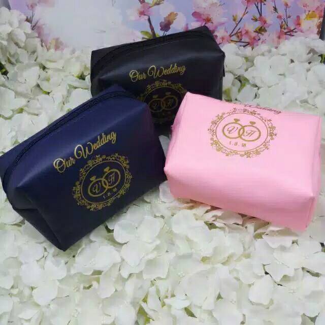 pouch kosmetik kotak