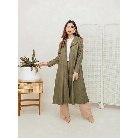 Promo Wearing Klamby | Alana Outer in Pinewood