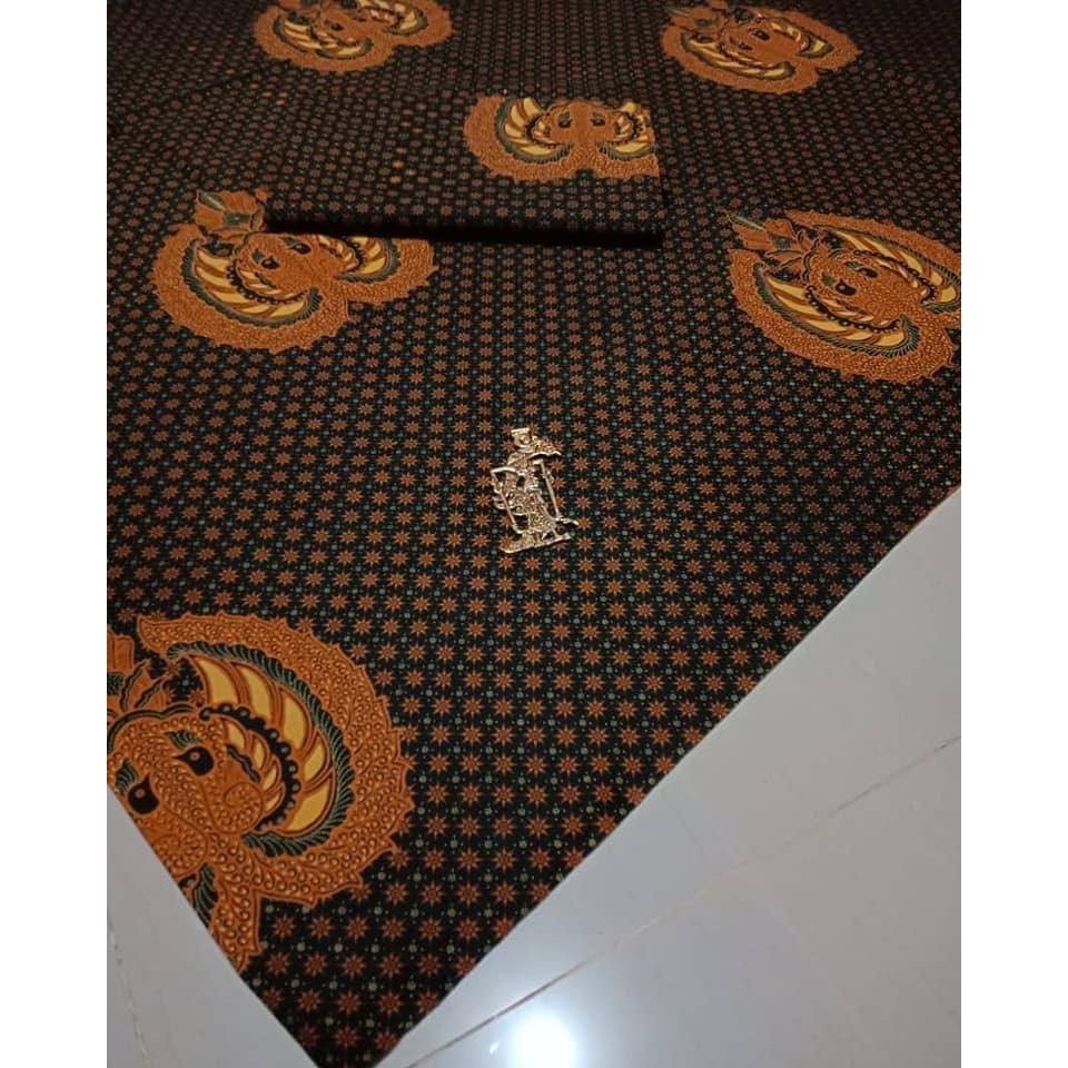 Kain Batik Solo motif truntum merak jarik ( Sogan )