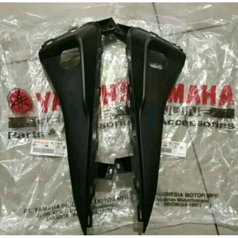 Mole side Cover step belakang Yamaha Aerox 155 original sepasang