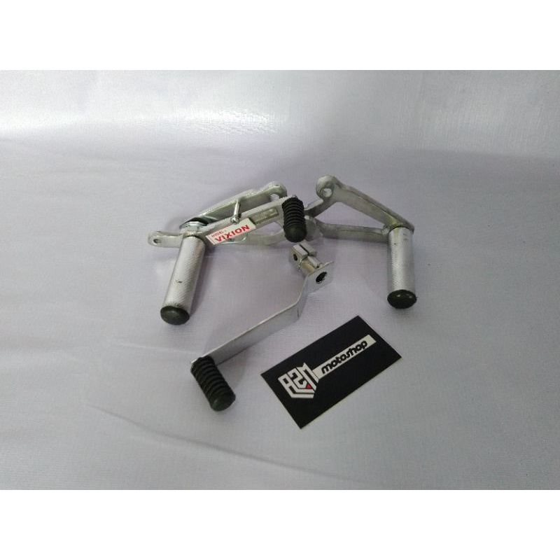 STEP UNDERBONE VIXION FUSTEP UNDERBONE VIXION OLD & NEW