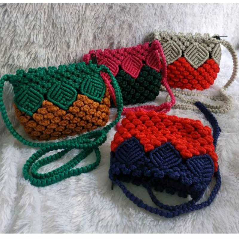 TAS RAJUT STROBERI MINI / TAS RAJUT TALI KUR / TAS RAJUT UNIK