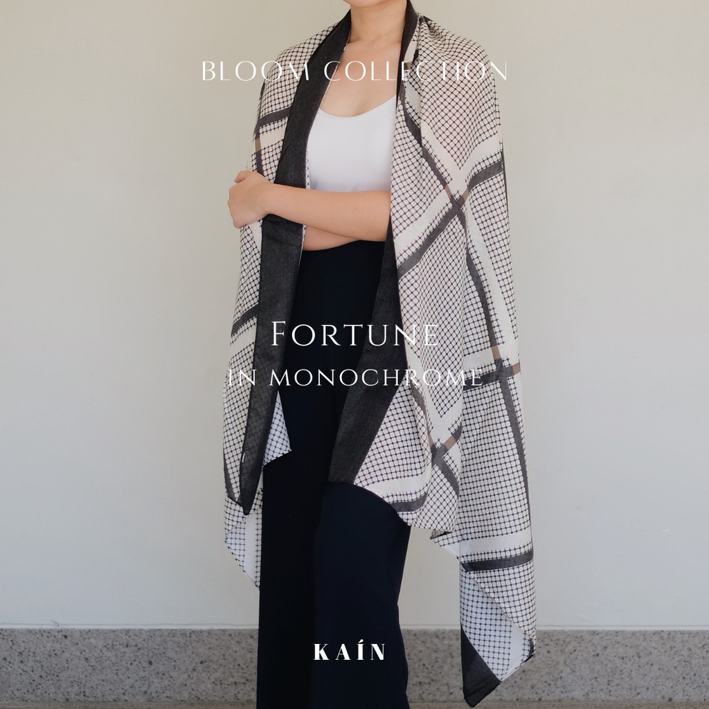 Fortune Shawl in Monochrome – Bloom Collection