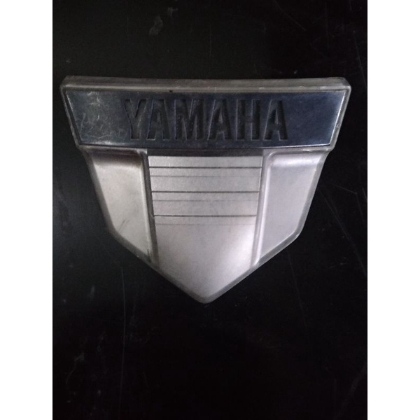 Logo Emblem Panel Dasi Dada Depan Yamaha Crypton Fizr Vega R Lama Ori