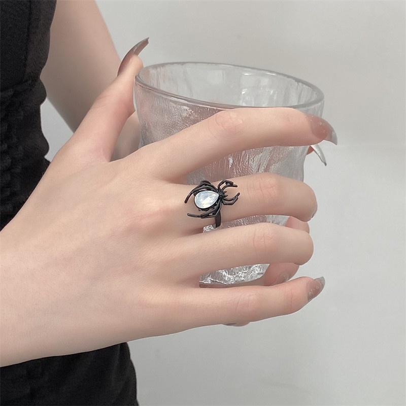 Cincin Model Terbuka Bahan Metal Desain Laba-Laba Hias Zircon Gaya Punk Kreatif Adjustable Untuk Pria / Wanita