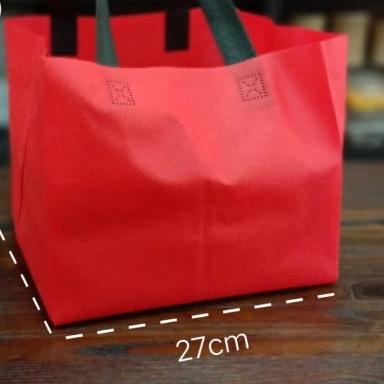 

❊ Tas Handle Spunbond Lebar 27cm Untuk Box 25cm. isi 12 pcs. - Merah Hitam, 27 x 38 ➶