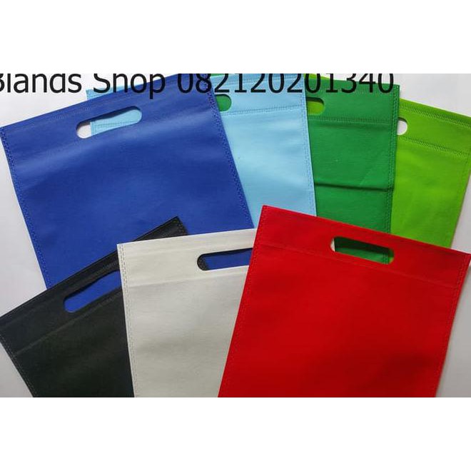 

Februari Maniss Tas Kain Spunbond Oval 25 X 35 Murah Furing Bag Goodie Bag Oval 25X35 Kode 950