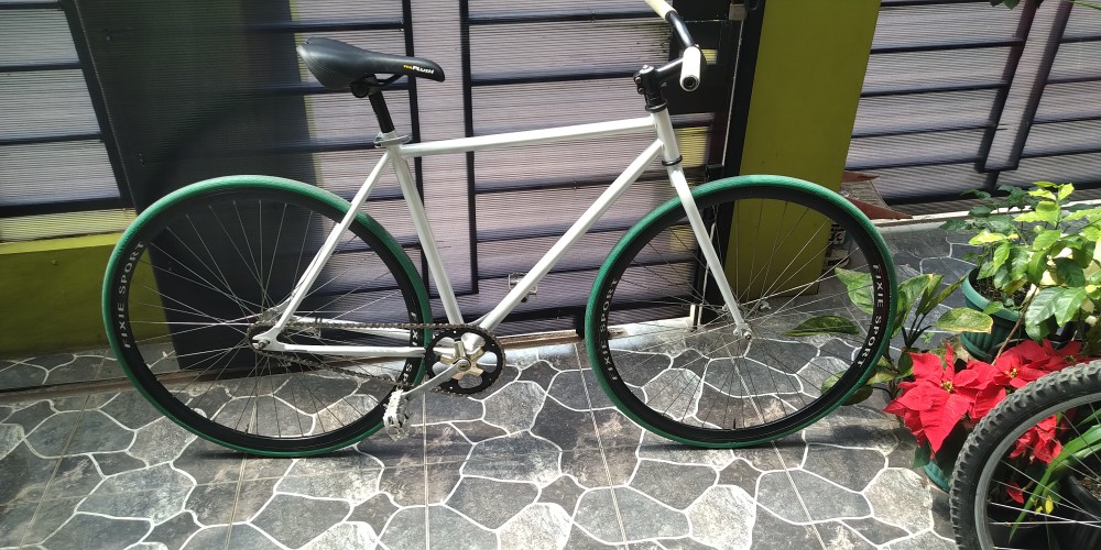 9100 Pp Primer Transparan Diton Premium Cat Pylox Pilox Semprot 400 Cc