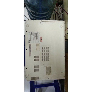 jual laptop toshiba l40 intel 1037 / ram 4 / hardisk 500 minus baterai