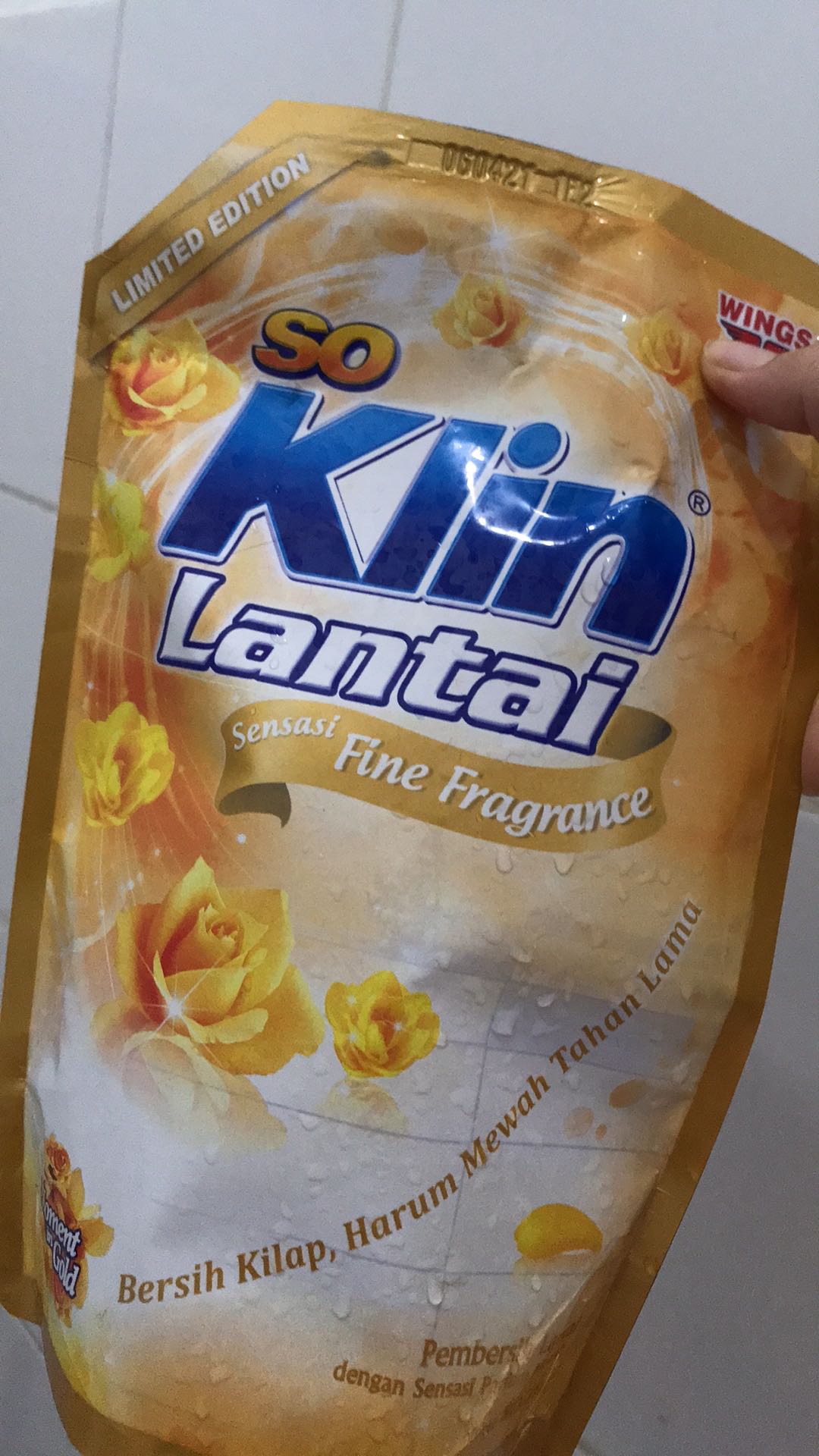 So Klin Lantai Sensasi Fine Fragrance Moment In Gold 800 Ml