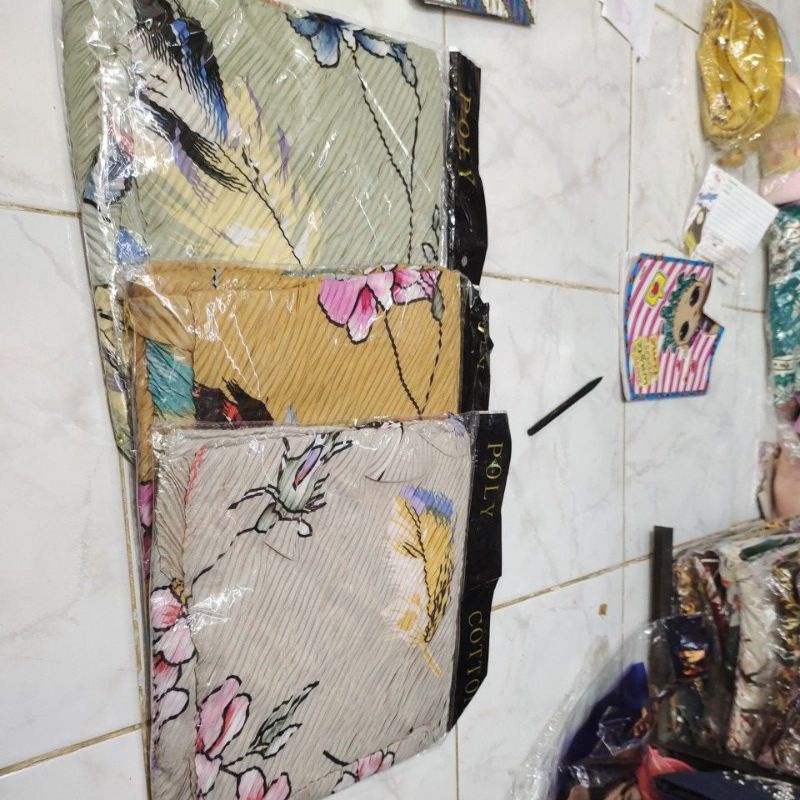 segi empat plisket motif