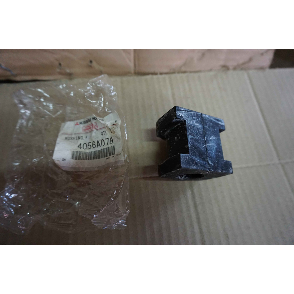 Stabilizer Bushing Karet Stabil Depan Mitsubishi Outlander ASLI KTB!