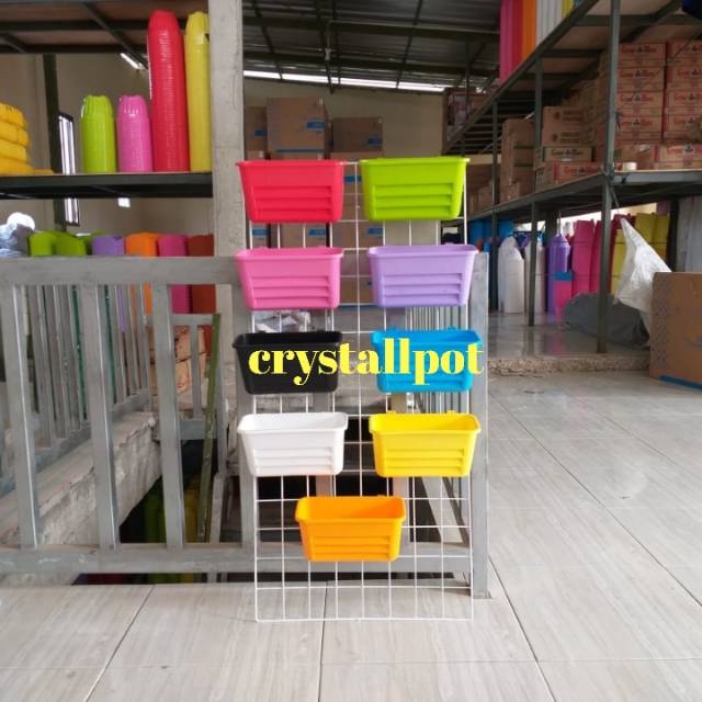 Pot gantung / Pot plastik gantung / Pot gantung warna warni / Pot gantung 22cm / Pot tanaman plastik