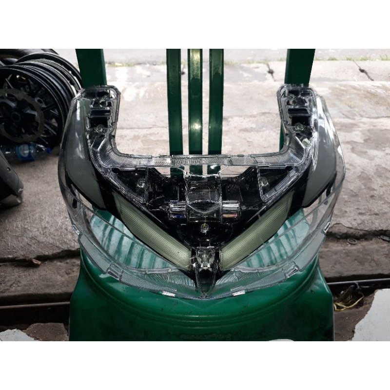Mika kaca lampu depan  alis frame AEROX 155 CONNECTED