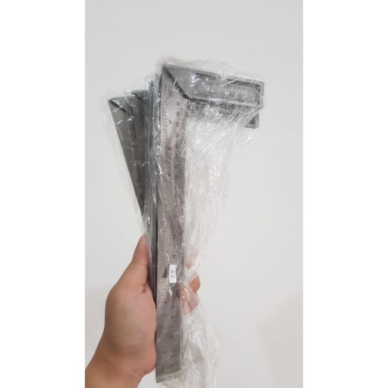 

Pertukangan penggaris siku meter 12" Freed murah meriah