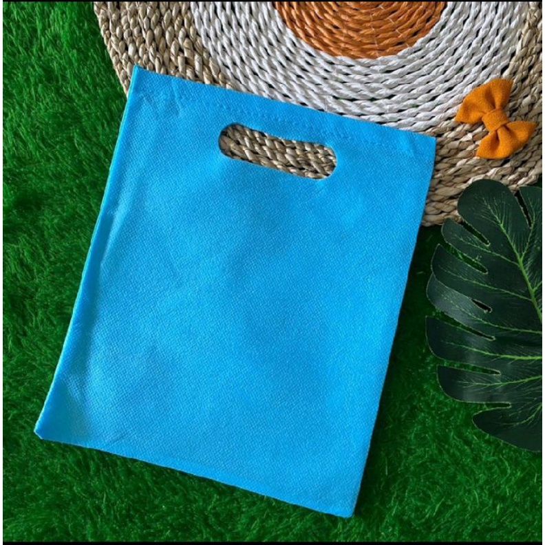 

Goodie bag kotak uk. 25 x 20 warna biru