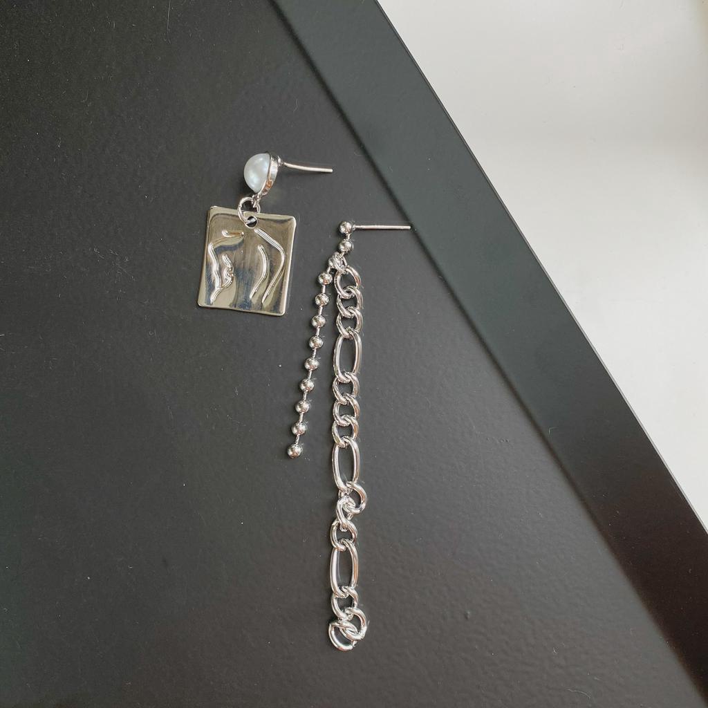 Asymmetric Earring Chain Personality Trend