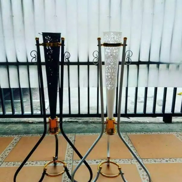 Vas Bunga Standing Pot Besi dan Plastik