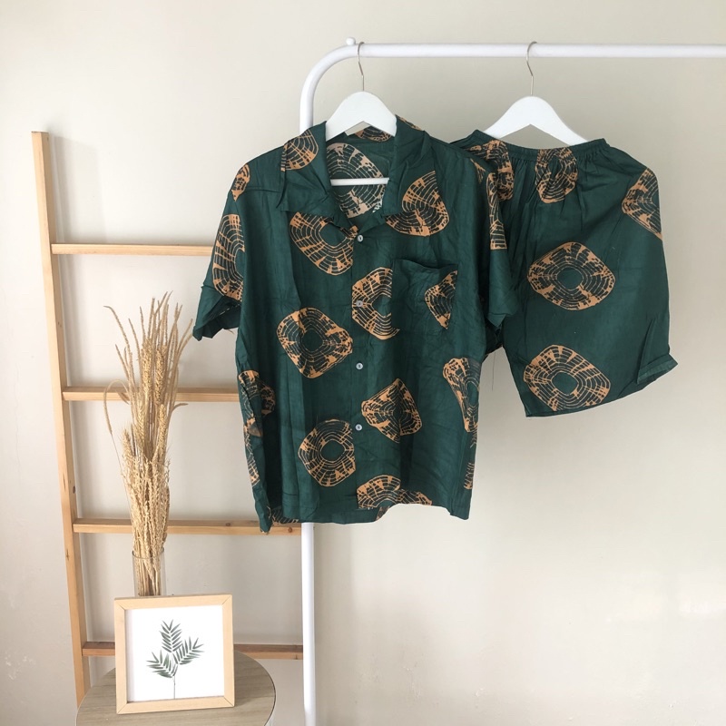 hirafa - One Set Setelan Atas Bawah Full Kancing / Baju Santai Tie Dye / Baju Wanita Pria-Shibori - Hijau Tua