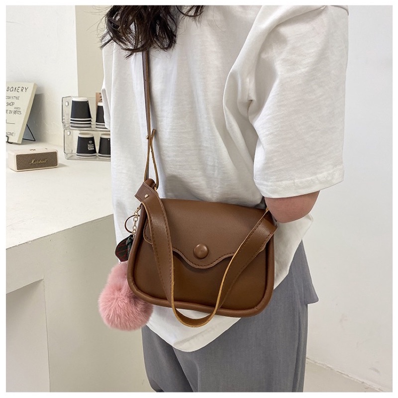 SELEMPANG WANITA STARLA IMPORT - SLING BAG FREE GANTUNGAN POM POM