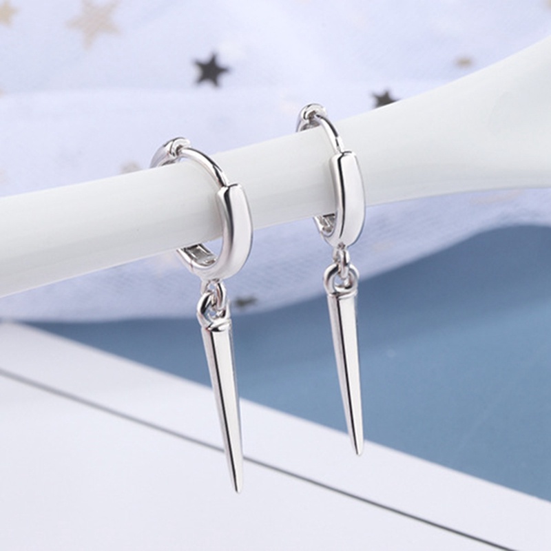 Anting Tusuk Gantung Bentuk Kerucut Aksen Rivet Warna Silver Untuk Wanita