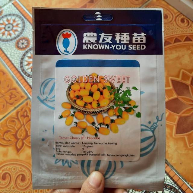 

TOMAT CHERRY