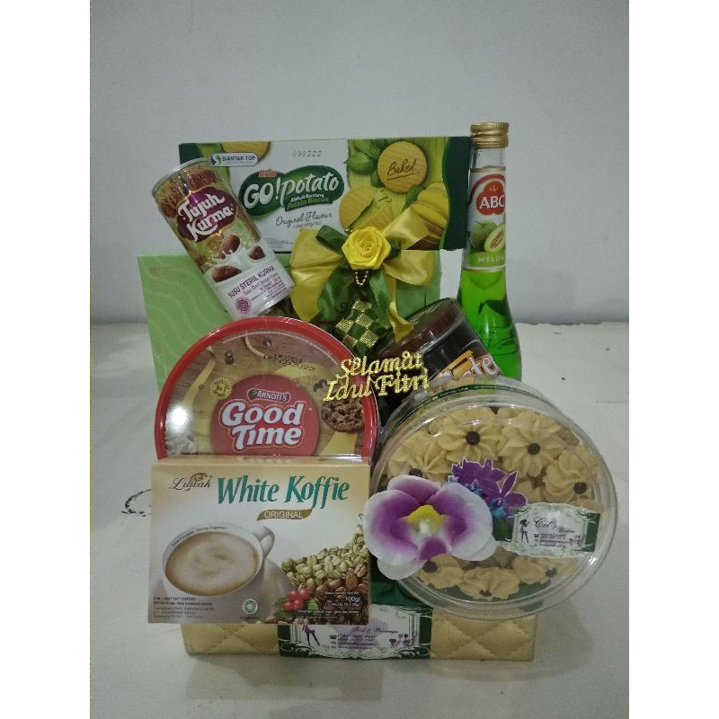 

parcel makanan minuman/parcel lebaran/parcel custom/hampers lebaran/hampers custom/hampers makanan