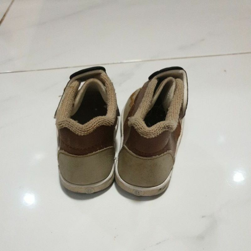 Preloved sepatu bayi size 20