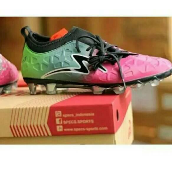 Keluaran Terbaru.. (BYR DTMPAT ) Sepatu Bola specs SWERVO  prem bola BEST SELLER