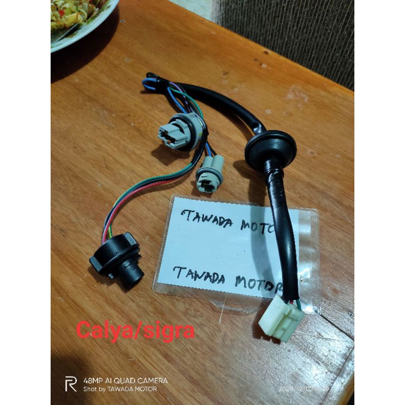 SOKET FITTING LAMPU STOP REM BELAKANG TOYOTA CALYA DAIHATSU SIGRA