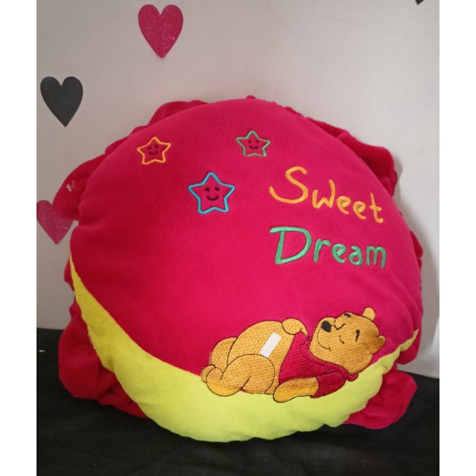 Boneka bantal merah winni the pooh