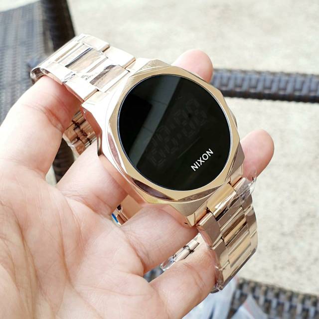 Nixon digital , pria dan wanita