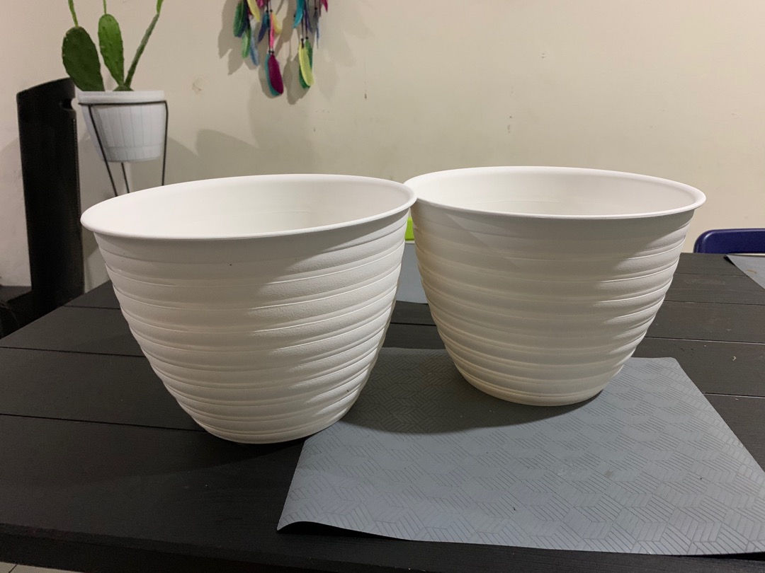 Pot Tawon 30 Cm Putih