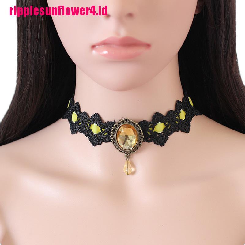 Kalung Choker Bahan Velvet Aksen Renda Warna Hitam Gaya Vintage Gothic