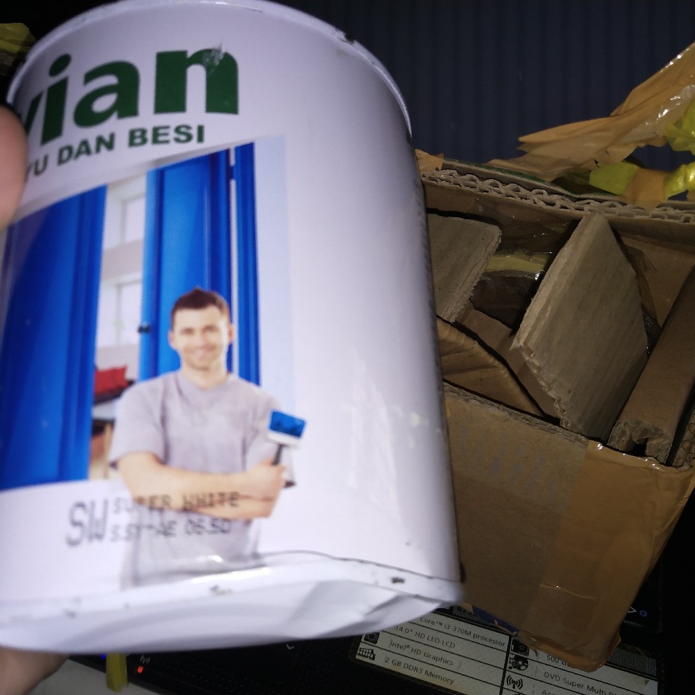 Cat Avian Cat Kayu Besi 1 Kg / 0,9 Liter