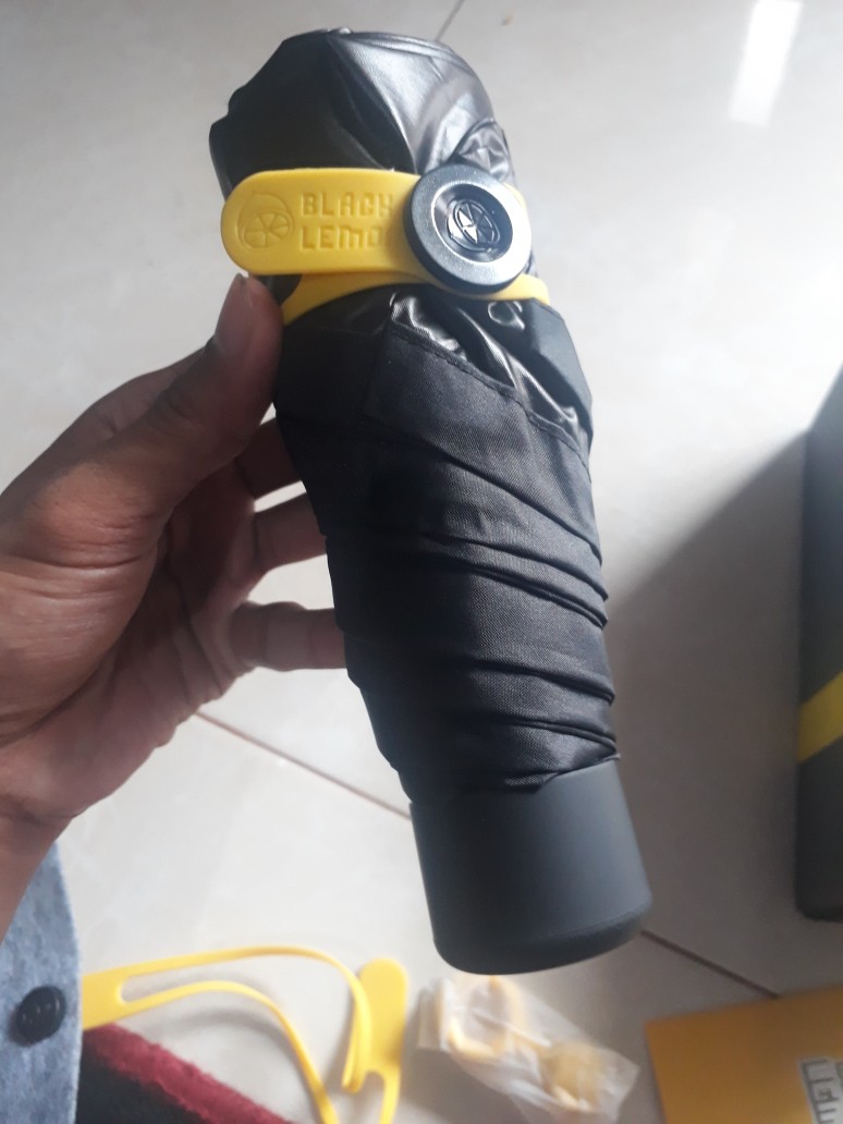 Mini Pocket Umbrella / Payung Lipat Super Mini Merk Black Lemon