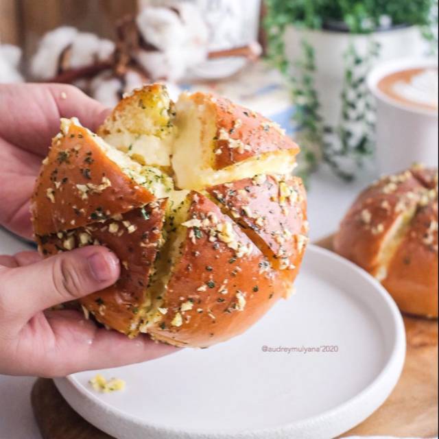 

ORIGINAL KOREAN garlic cheese bread