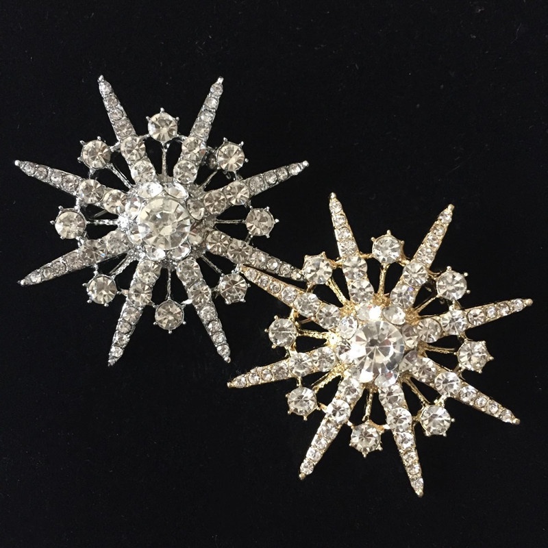 Bros Pin Bentuk Snowflake Bintang Segi Delapan Bahan Metal Warna Silver Dan Emas Untuk Wanita