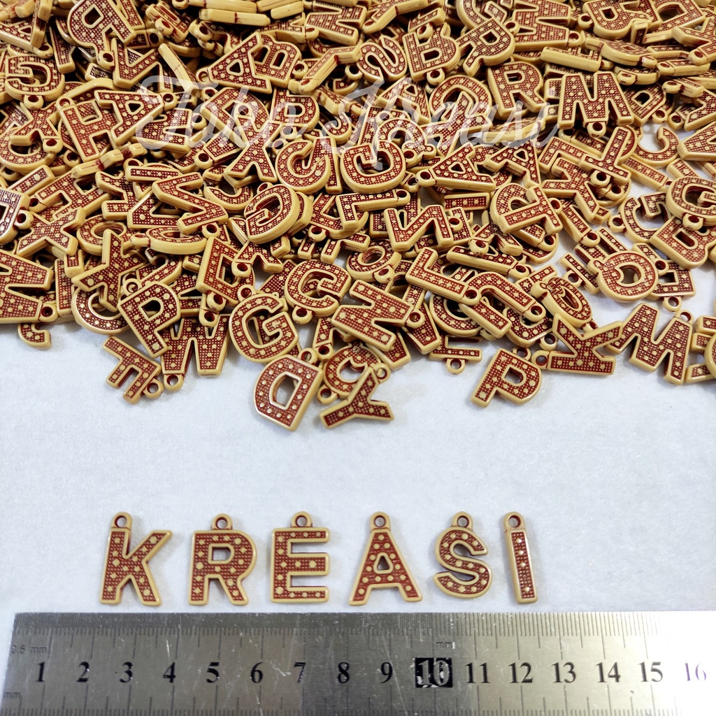 Mote / Manik Charm abjad / huruf / alfabet motif kayu
