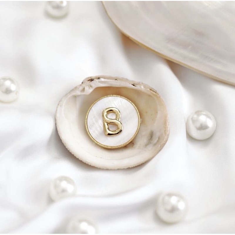 [BISA COD] White Shell Brooch by Buttonscarves