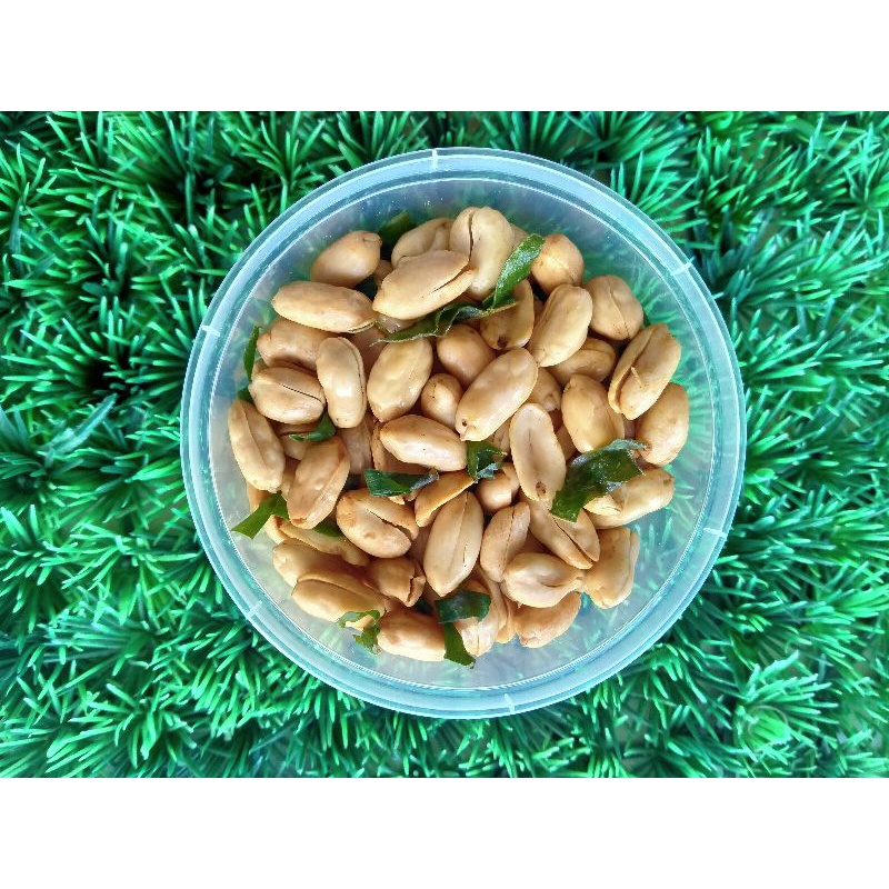 

kacang goreng , kacang bawang