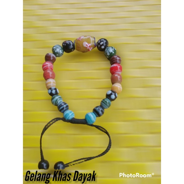 Gelang khas Dayak