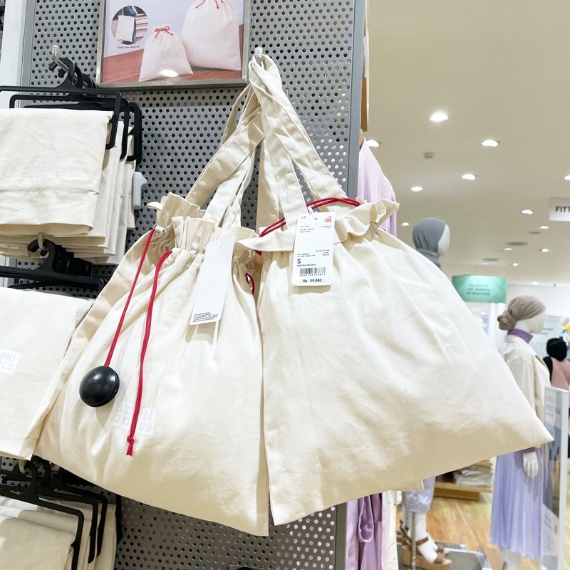 UNIQLO TOTE BAG SERUT